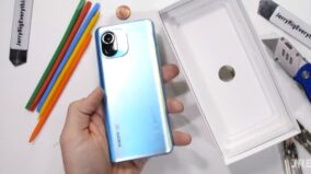 Xiaomi Mi 11 liên tục sống sót vượt qua sự “hành hạ” của JerryRigEverything