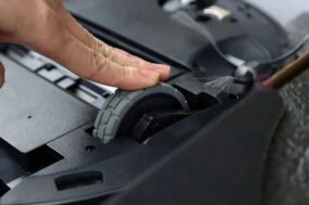 Những lưu ý khi vệ sinh cảm biến robot hút bụi Xiaomi