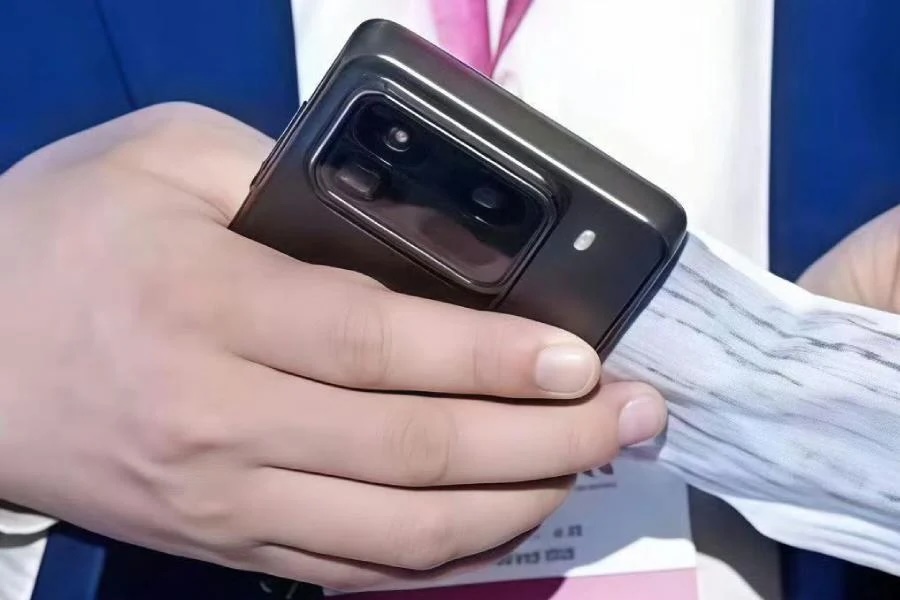 Xuất hiện ảnh thực tế đầu tiên của Xiaomi 15 Pro: Thay đổi nhỏ tinh tế 2 Ảnh trên tay
