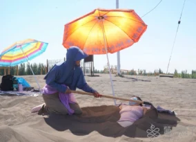 Du lịch giữa nắng hè: Đừng quên người bạn đồng hành lý tưởng – Chiếc quạt cầm tay mini