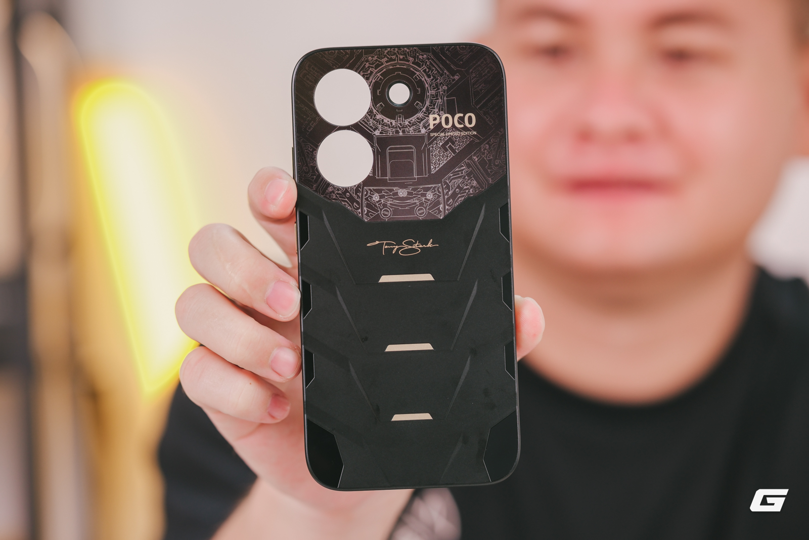 Mở hộp điện thoại Iron Man của Xiaomi - Ảnh 11.