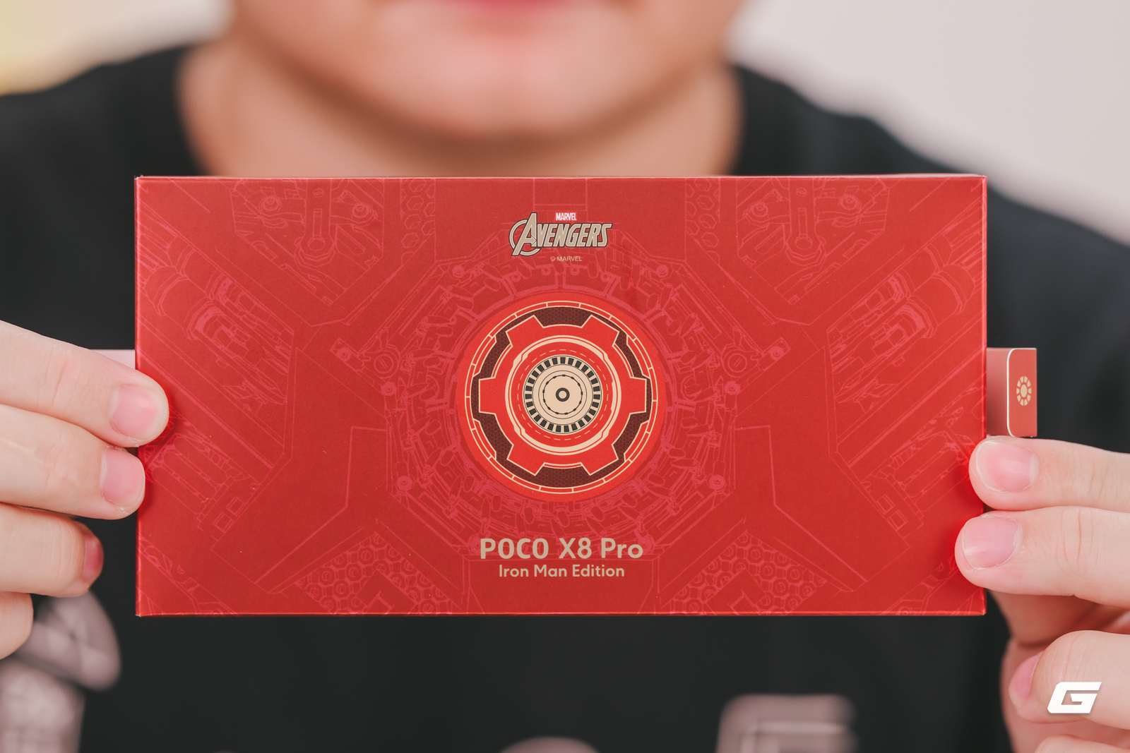 Mở hộp điện thoại Iron Man của Xiaomi - Ảnh 4.